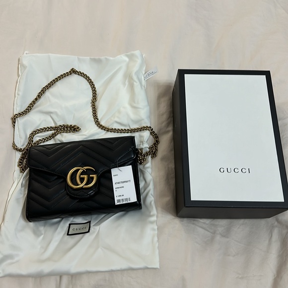 Gucci Handbags - Gucci Marmont wallet on chain